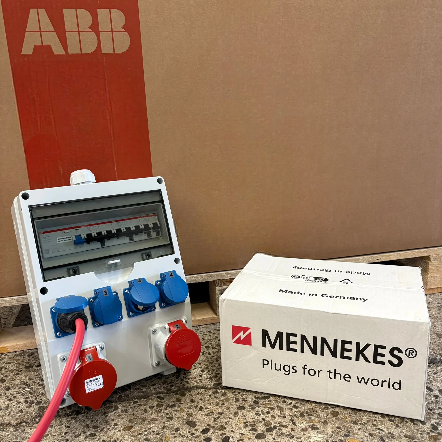 SANOS Wandverteiler ABB/Mennekes - 1x CEE 32A 1x CEE 16A und 4x Schukodosen mit FI | SAN014 - Image 7